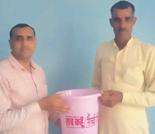 नामचर्चा के दौरान सच कहूँ के लक्की ड्रा के विजेता पाठकों को वितरित किये गए ईनाम Kairana News