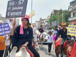 दर्जनों दुल्हों ने घोड़ी और बग्घियों पर बैठ कर मांगा रोजगार, देखें Bhiwani News