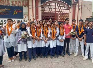 शिखर शिक्षा सदन के अंशु प्रजापति और मिस्टी प्रजापति ने बाजी मारी Miranpur News