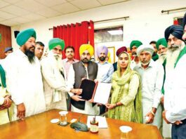 शुभकरन के परिवार को मिली वित्तीय मदद, सीएम मान ने सौंपे 1 करोड़ रुपय Chandigarh News