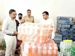 Food Safety Team Raid : खाद्य सुरक्षा दल की सख्त कार्रवाई, एक्सपायरी डेट की कोल्ड ड्रिंक नष्ट करवाई Hanumangarh News