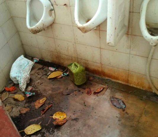 अनाज मंडी में बने शौचालय बदहाल और पीने का पानी नहीं Jakhal News