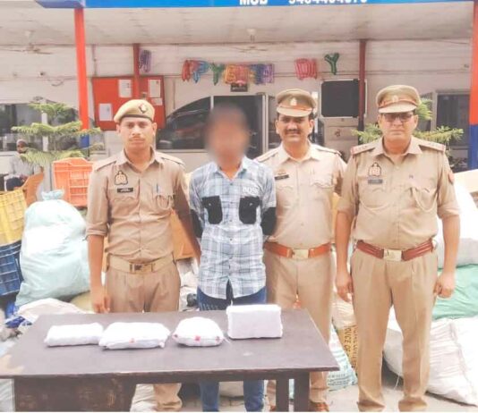 अबादी में चल रही अवैध पटाखा फैक्ट्री का भंडाफोड Miranpur News