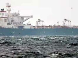 समुद्र में तेल टैंकर पलटने से 13 भारतीय और 3 श्रीलंकाई लापता! Oman News