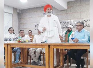 कैमरा और कलम पर बंदूक का पहरा, सच दिखाना साहसिक कार्य: राकेश टिकैत Noida News