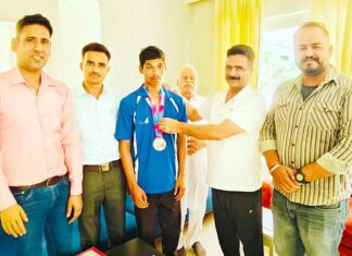 दौड़ में पूरे भारतवर्ष में पहला स्थान प्राप्त करने वाले पैरा एथलीट अक्षय को एसपी ने किया सम्मानित Hanumangarh News