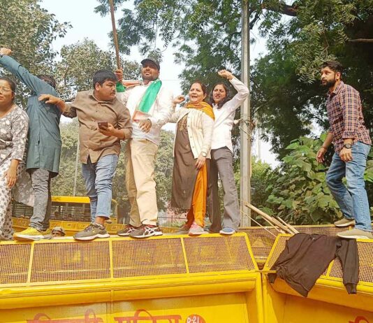 Congress Protests in Parliament: जिले के कार्यकर्ताओं ने संगरिया विधायक के नेतृत्व में किया संसद का घेराव! Congress Workers Protests