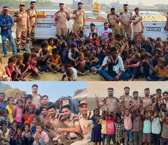 हरिगढ़ किंगण, चीका में डेरा सच्चा सौदा अनुयायियों ने जरूरतमंद को बांटे मिठाई व दीये Kaithal News