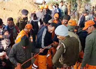 Child Trapped into borewell in Rajasthan: 160 फीट गहरे बोरवेल में गिरा मासूम, रेस्क्यू ऑपरेशन जारी Dausa News