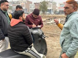 खुले में चारा डालने पर किए तीन लोगों के चालान Hisar News