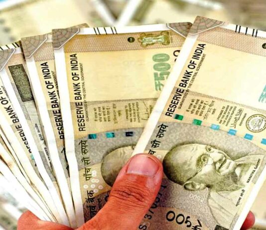 Tubewell Operator Salary: ट्यूबवेल ऑपरेटर महिला को चार साल से नहीं मिला वेतन, डीसी से मिलने पहुंचे ग्रामीण Sangrur News