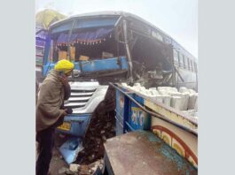 धुंध का कहर: टाईलों से भरी ट्रॉली में भिड़ी पीआरटीसी की बस Sangrur News