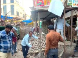 नगर पालिका ने डीएम के आदेश पर अवैध कब्जे को हटवाया, मचा हड़कंप Shikohabad News