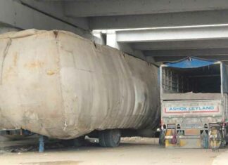 भूसे की ट्रालियों के अवैध पार्किंग स्थल बने फ्लाईओवर, हादसे की आशंका Kairana News