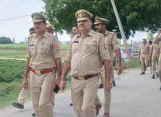 मामौर गांव में पुलिस व पीएसी बल ने निकाला पैदल मार्च Kairana
