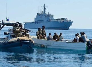 Navy action in Arabian Sea: भारतीय नौसेना ने समुद्र में धधकते टैंकर से सभी 14 भारतीय क्रू सदस्य सुरक्षित बचाए Arabian Sea News