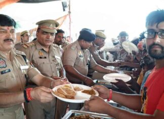 कैराना पुलिस ने शिवभक्तों के लिए आयोजित किया भंडारा Kairana News