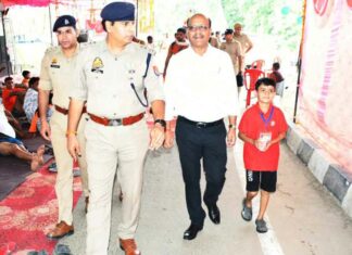 जिलाधिकारी व एसएसपी ने मीरापुर के कांवड़ शिविरों का किया निरीक्षण, श्रद्धालुओं को वितरित किया जलपान Mirapur News