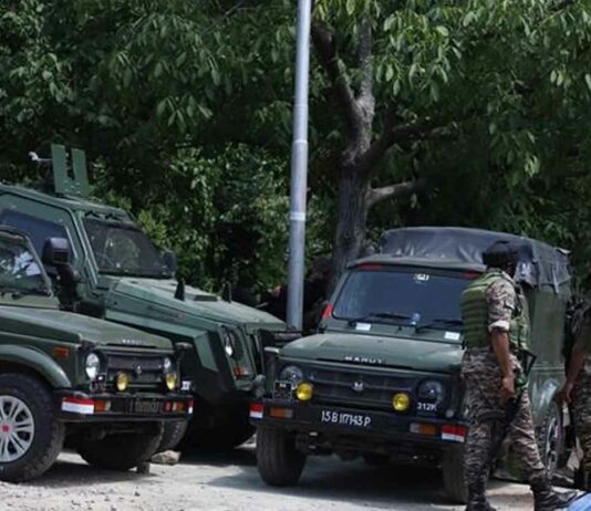 Kulgam anti-terror operation: कुलगाम में आतंकवाद विरोधी अभियान में दो सैनिक शहीद, दो घायल Kulgam News