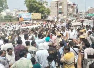 Chappal march against Discom: विधायक के नेतृत्व में डिस्कॉम के खिलाफ चप्पल मार्च Hanumangarh News