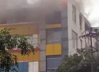 Noida Fire: नोएडा में फर्नीचर गोदाम में भीषण आग, क्षेत्र में अफरा-तफरी का माहौल Noida Fire News