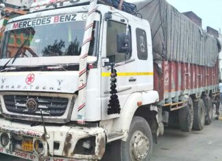 वन विभाग की टीम ने रेड के दौरान खैर की लकड़ी से भरा ट्रक, तीन सप्लेंडर मोटरसाइकिल, तीन मोबाइल फोन व एक तुलाई कांटा बरामद किया, आरोपी मौके से फरार Pratap Nagar News