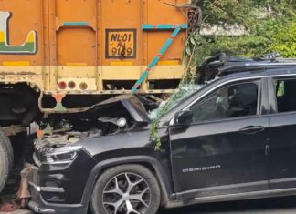 Delhi Sarita Vihar Accident: दिल्ली के सरिता विहार में भयानक सड़क दुर्घटना, तेज रफ्तार कार ने ट्रक को मारी टक्कर Delhi News