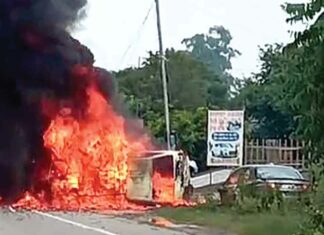 Car Fire Accident: चलती कार में लगी अचानक आग, बाल-बाल बचा चालक Dirba News