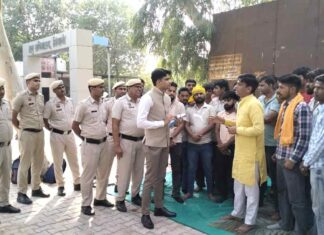 Rabies Infected: रेबीज संक्रमित पशुओं का उपचार ना होने के विरोध में भिवानी में गोरक्षक फिर बैठे धरने पर Bhiwani News