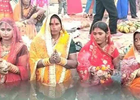 Chhath Mahaparva 2025: रात्रि जागरण में छठ मइया के भजनों पर झूमे श्रद्धालु, शिव तांडव नृत्य ने किया मंत्रमुग्ध Hanumangarh News
