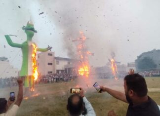 घरौंडा में धूमधाम से मना दशहरा, रावण दहन देख उमड़े हजारों लोग Gharaunda
