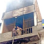 हिसार की ऑटो मार्केट में लगी भीषण आग पर डेरा सेवादारों के सहयोग से पाया काबू Hisar News