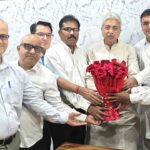 कांग्रेस लोकसभा प्रभारीओ ने अध्यक्ष राव नरेंद्र से शिष्टाचार मुलाकात कर किए पुष्प गुच्छ भेंट Pratap Nagar News