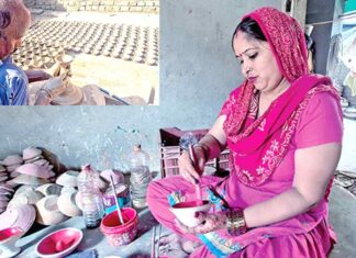 डिजिटल क्रांति के युग में भी मिट्टी के दीयों की चमक बरकरार, कुम्हारों के लिए दीपावली बनी वरदान Sirsa News
