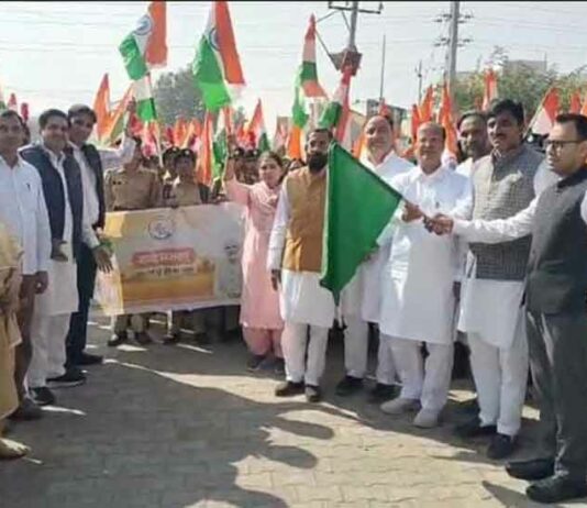 तिरंगा थामे हुए शामिल, जनजातियों के जागरण के लिए किए गए कार्य को किया याद Hanumangarh News