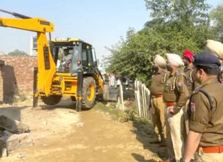 पंजाब पुलिस और मार्केट कमेटी की संयुक्त कार्रवाई, धनौला में कुख्यात तस्कर का अवैध निर्माण ढहा Dhanaula News