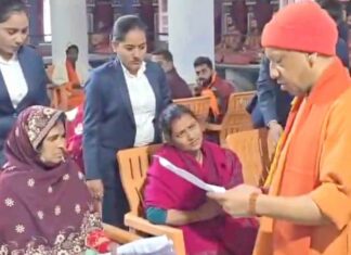 CM Yogi Adityanath: आर्थिक तंगी से न रुके किसी का इलाज, CM योगी का अधिकारियों को निर्देश Gorakhpur News