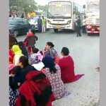 मंदिर गिराने से खफा लोगों ने रोड जाम कर बीच सड़क पर किया हनुमान चालीसा पाठ Gurugram News