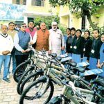 Hansi: साइकिल मिलने पर खिले हांसी की 89 बेटियों के चेहरे Hansi News