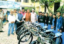 Hansi: साइकिल मिलने पर खिले हांसी की 89 बेटियों के चेहरे Hansi News