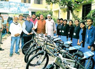 Hansi: साइकिल मिलने पर खिले हांसी की 89 बेटियों के चेहरे Hansi News