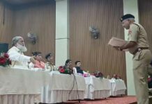 हाथ बांधे खड़ा रहा पुलिस कर्मचारी, आदेश की पालना न होने पर लताड़ लगाते गये मंत्री Kaithal News