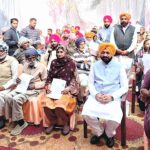 खन्ना के बाढ़ प्रभावित 120 परिवारों को सौंपे 1.44 करोड़ के मुआवजा राशि के चैक Ludhiana News