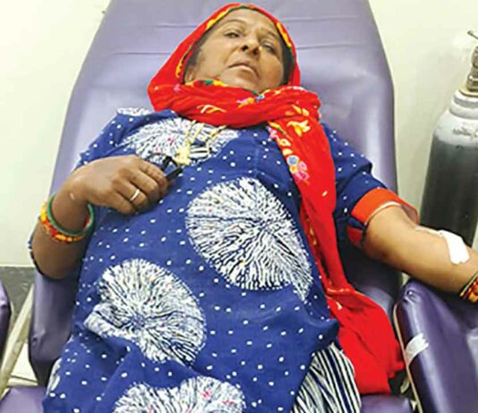 Hisar: पूज्य गुरु जी की प्रेरणा महान, इंसानियत की खातिर महिलाएं भी कर रही रक्तदान Hisar News