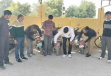 Road safety campaign: बच्चों को किया जागरूक, वाहनों पर लगाए रिफ्लेक्टर Hanumangarh News