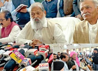 शिकायत निवारण कमेटी में विज ने सुनीं सरसावासियों की समस्याएं, दो अधिकारी निलंबित