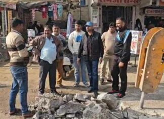 व्यापारियों ने रुकवाया सीवर लाइन बिछाने का कार्य Hanumangarh News