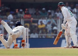 IND vs SA 2nd Test: गुवाहाटी टेस्ट में टीम इंडिया साउथ अफ्रीकी टीम को नहीं रोक पा रही, लगातार बढ़ रहा पहाड़ जैसा स्कोर IND vs SA