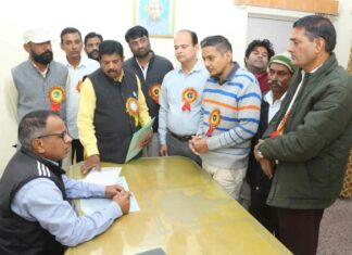 पराली से भरी ओवरलोड ट्रॉलियां बनी यातायात के लिए बड़ी बाधा Hanumangarh News