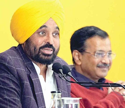 Bhagwant Mann: पंजाब के मुख्यमंत्री भगवंत मान ने मोहाली में चुनावी जीत के बाद की प्रेस कॉन्फ्रेंस Chandigarh News